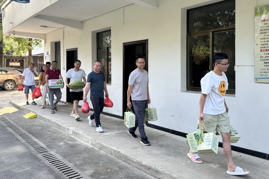 慰問(wèn)關(guān)懷丨金森公司開展“防暑降溫送清涼”走訪慰問(wèn)活動(dòng)